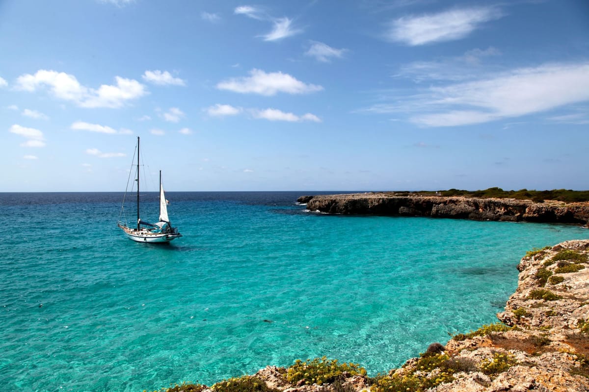 Où faire de la voile et louer un bateau aux Baléares ?