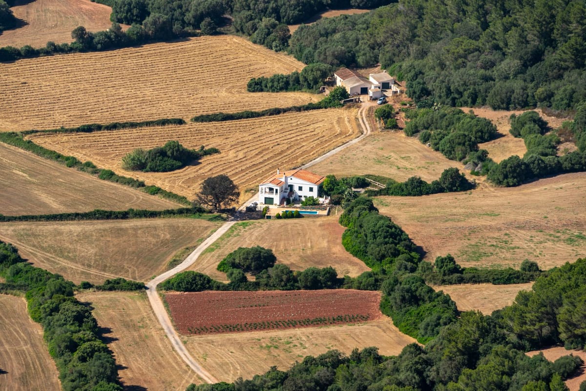 La foravila aux Baléares : peut-on vraiment vivre au camp ?