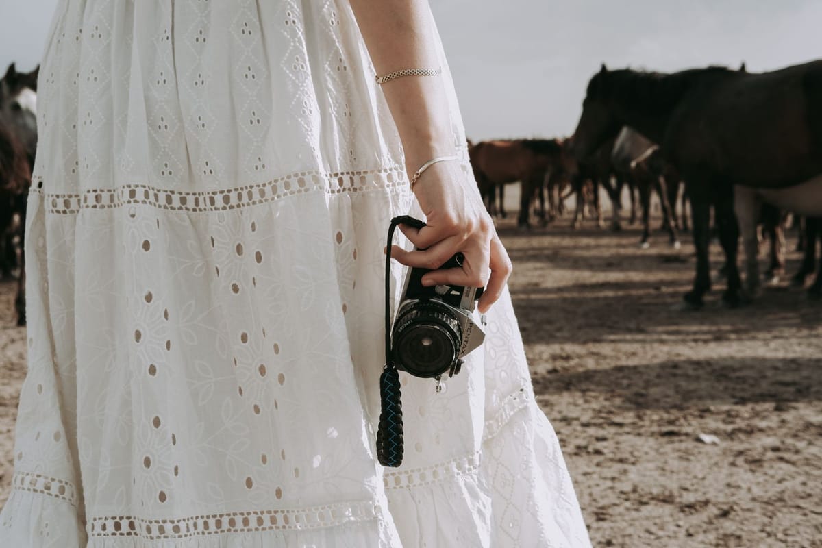 La mode Adlib d'Ibiza : d'où vient la mode blanche des Baléares ?