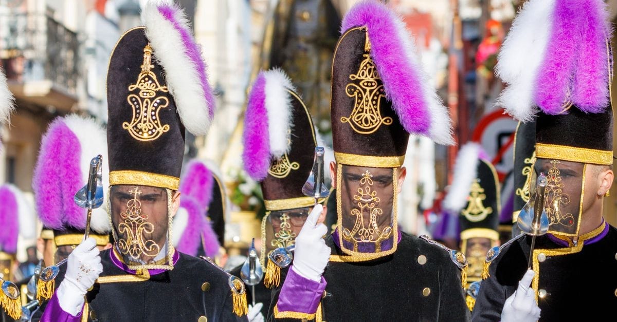 Le regard français : processions, correfocs et bandas aux Baléares