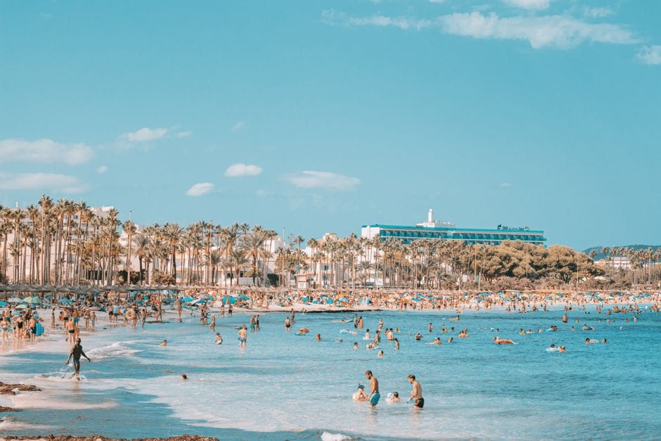 Beaches stay packed as August closes at 31°C in Palma