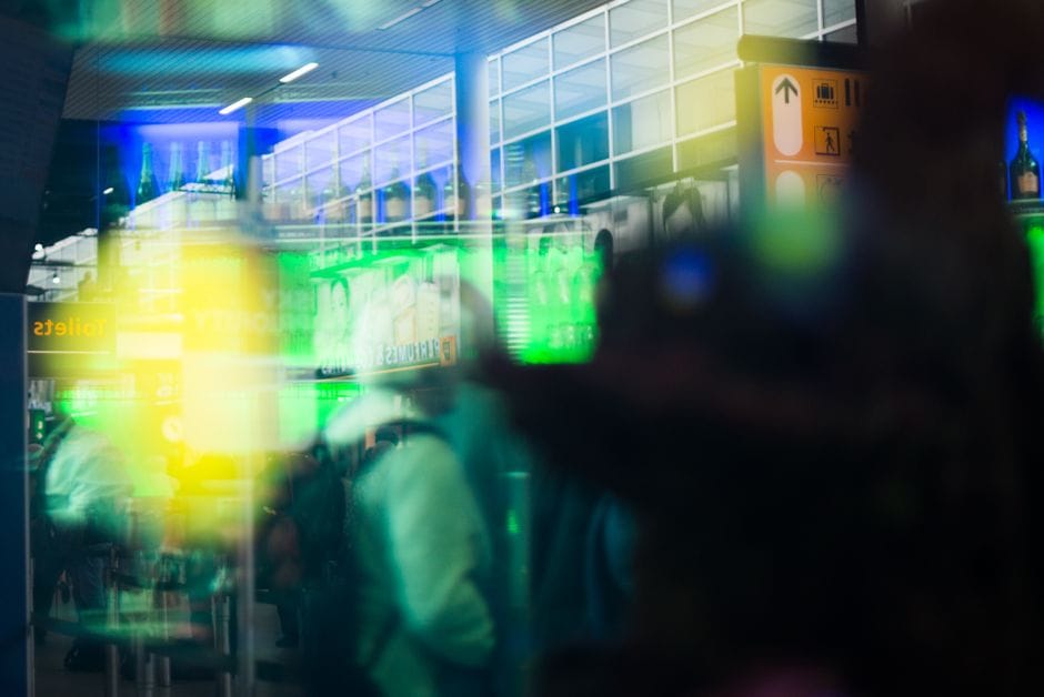 Perdió su vuelo de las 8:20 y elrow le regaló cena y fiesta