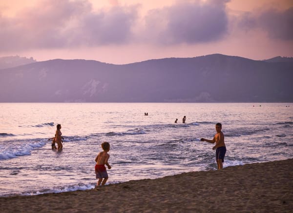 Où s'installer avec des enfants aux Baléares : quartiers, écoles, par île