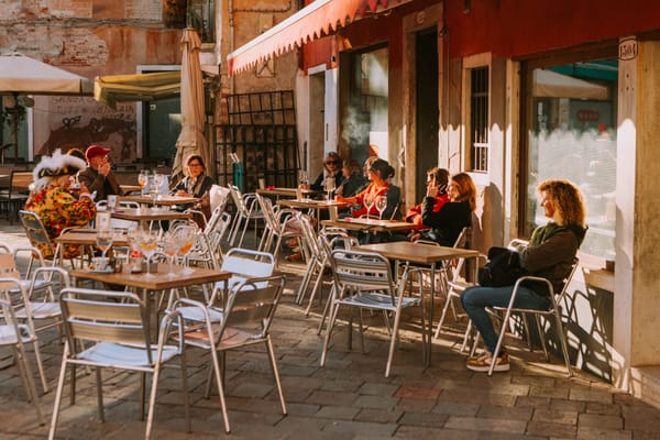 Se faire des amies après 35 ans aux Baléares : pourquoi c'est si dur ?