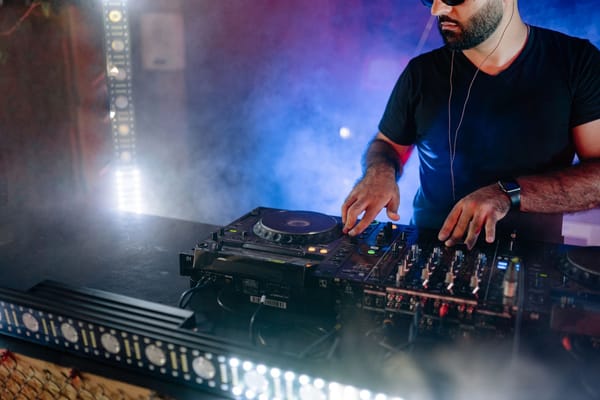 Faire la fête aux Baléares : le guide des clubs d'Ibiza (et la saison 2026) ?