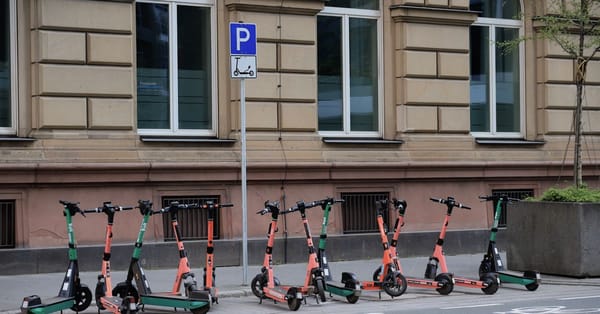 Se déplacer en libre-service aux Baléares : vélos, motos, trottinettes et VTC (guide 2026)