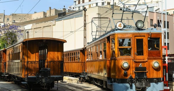 Se déplacer aux Baléares : bus, train, métro, ferries sans se ruiner