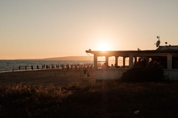 Fumer sur les terrasses et les plages aux Baléares : que dit la nouvelle loi antitabac espagnole, et depuis quand ?