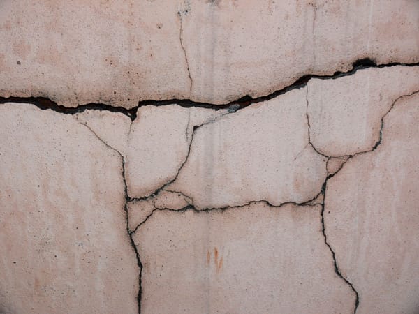 Sismo en Granada: heridos leves y cierre en la Alhambra