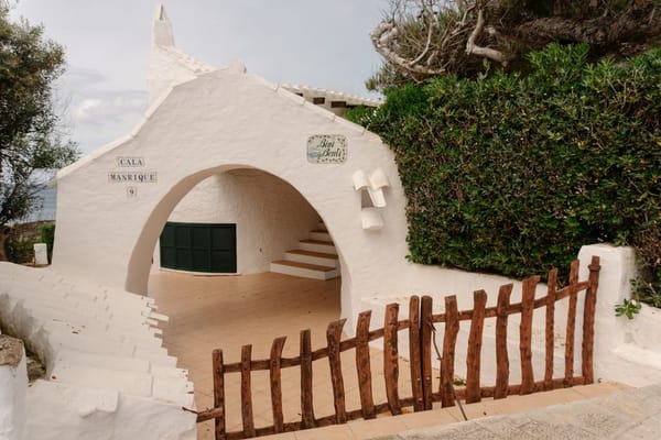 Ciutadella tapia la casa okupa del colegio; un preso de 52 años